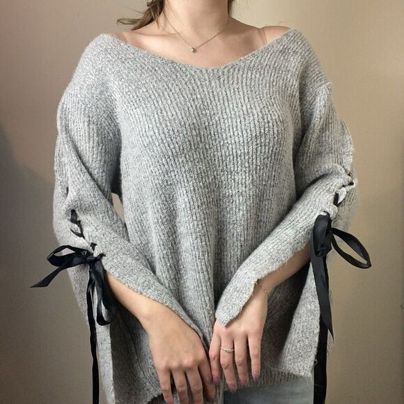 Attention 2 Detail Gray Acrylic Ribbon Bow Sleeve Tie Up Sweater Size Medium - Picture 1 of 8